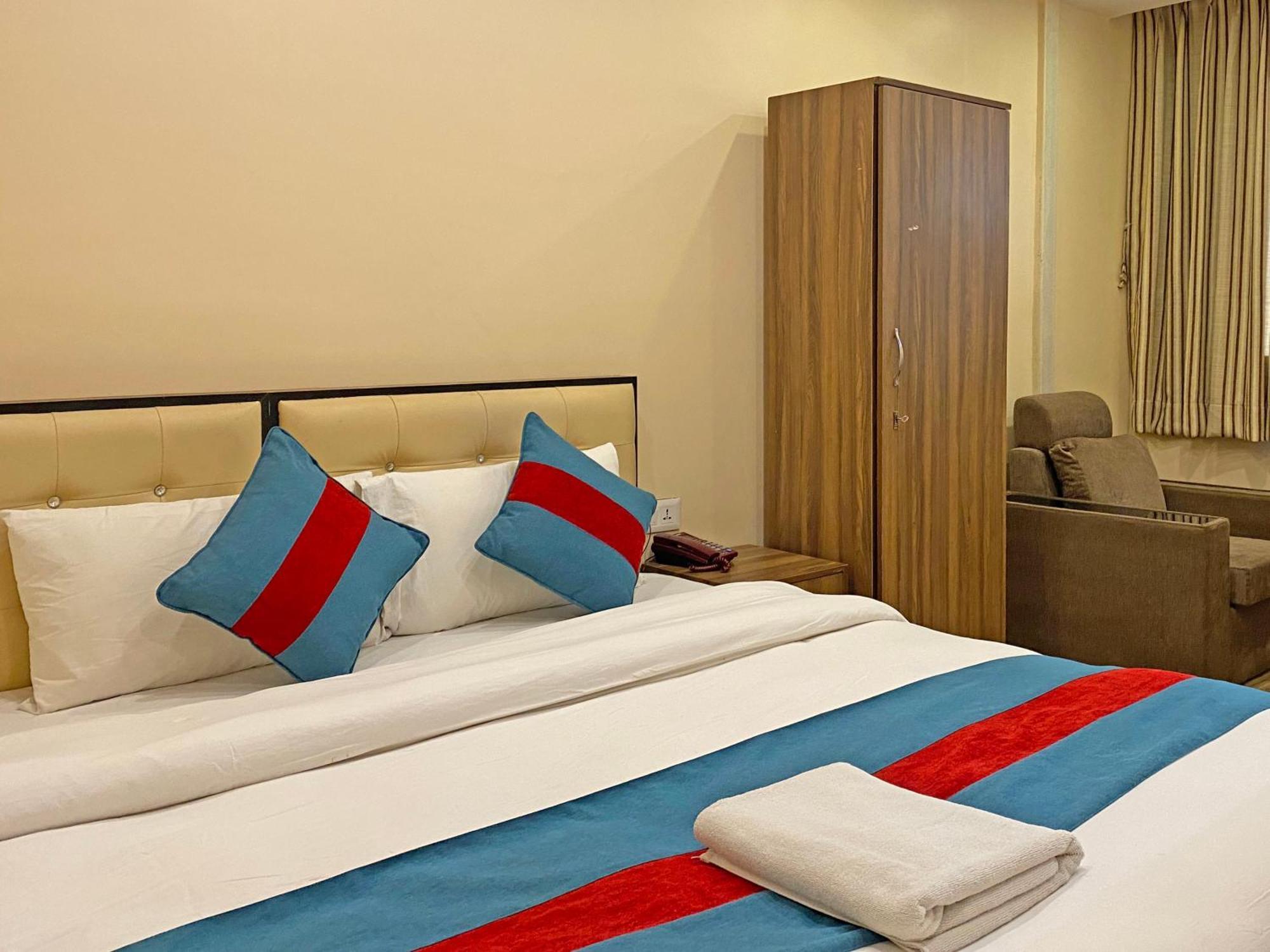 Hotel Airport Holiday Kathmandu Bagian luar foto
