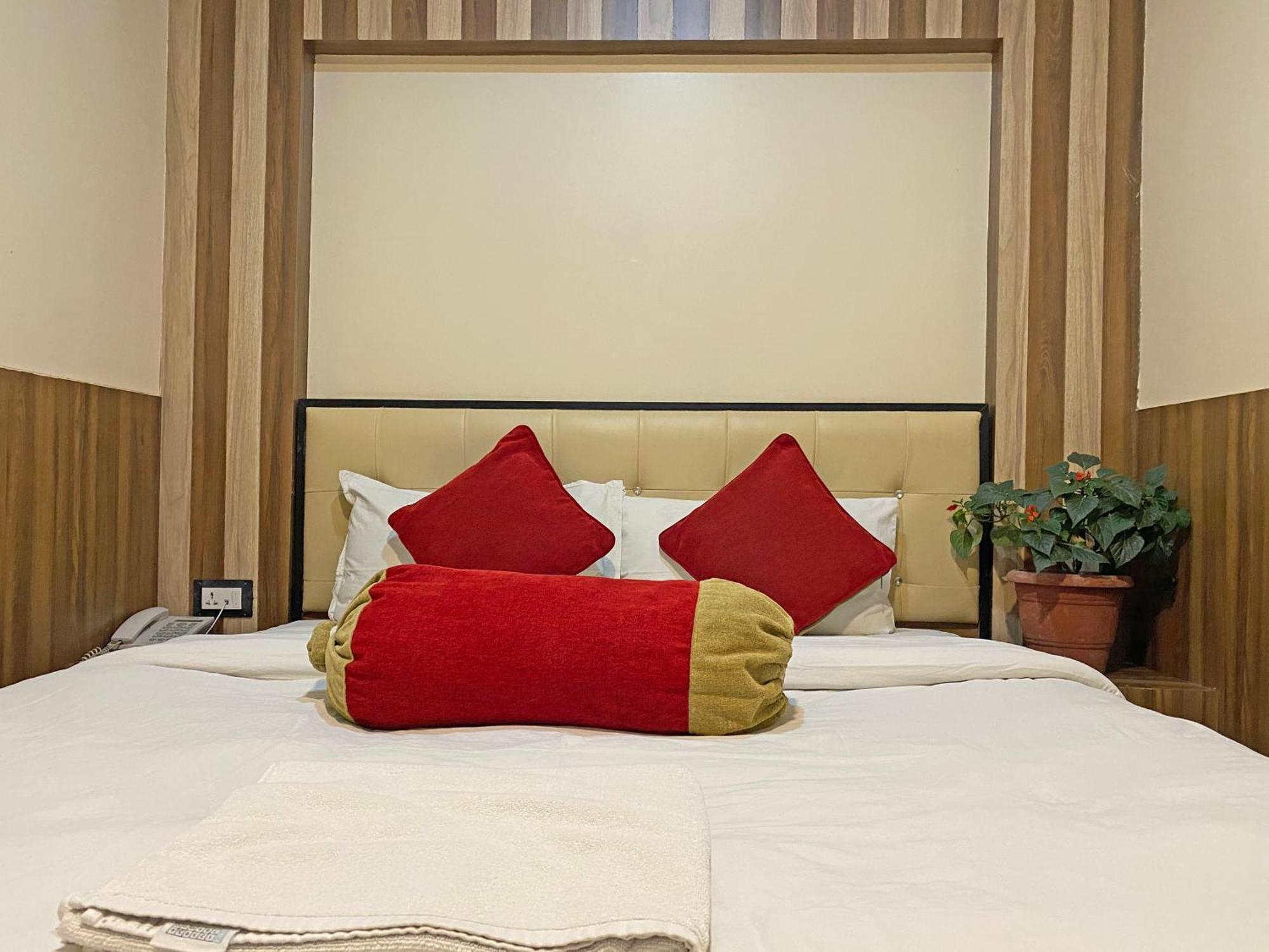Hotel Airport Holiday Kathmandu Bagian luar foto