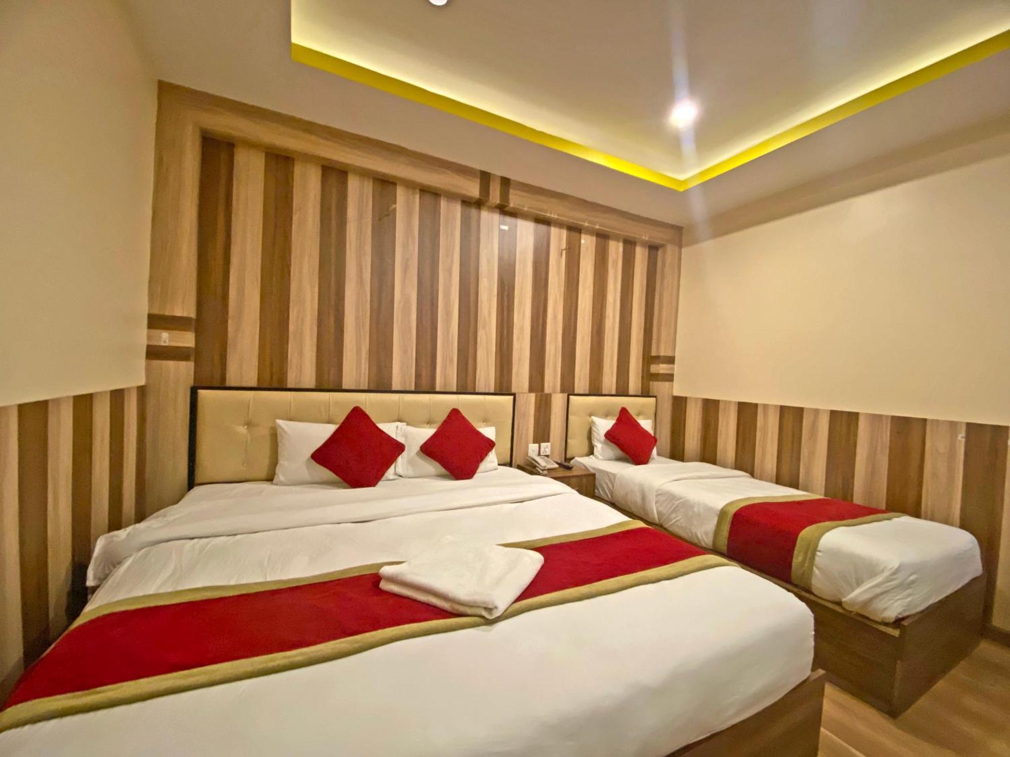 Hotel Airport Holiday Kathmandu Bagian luar foto