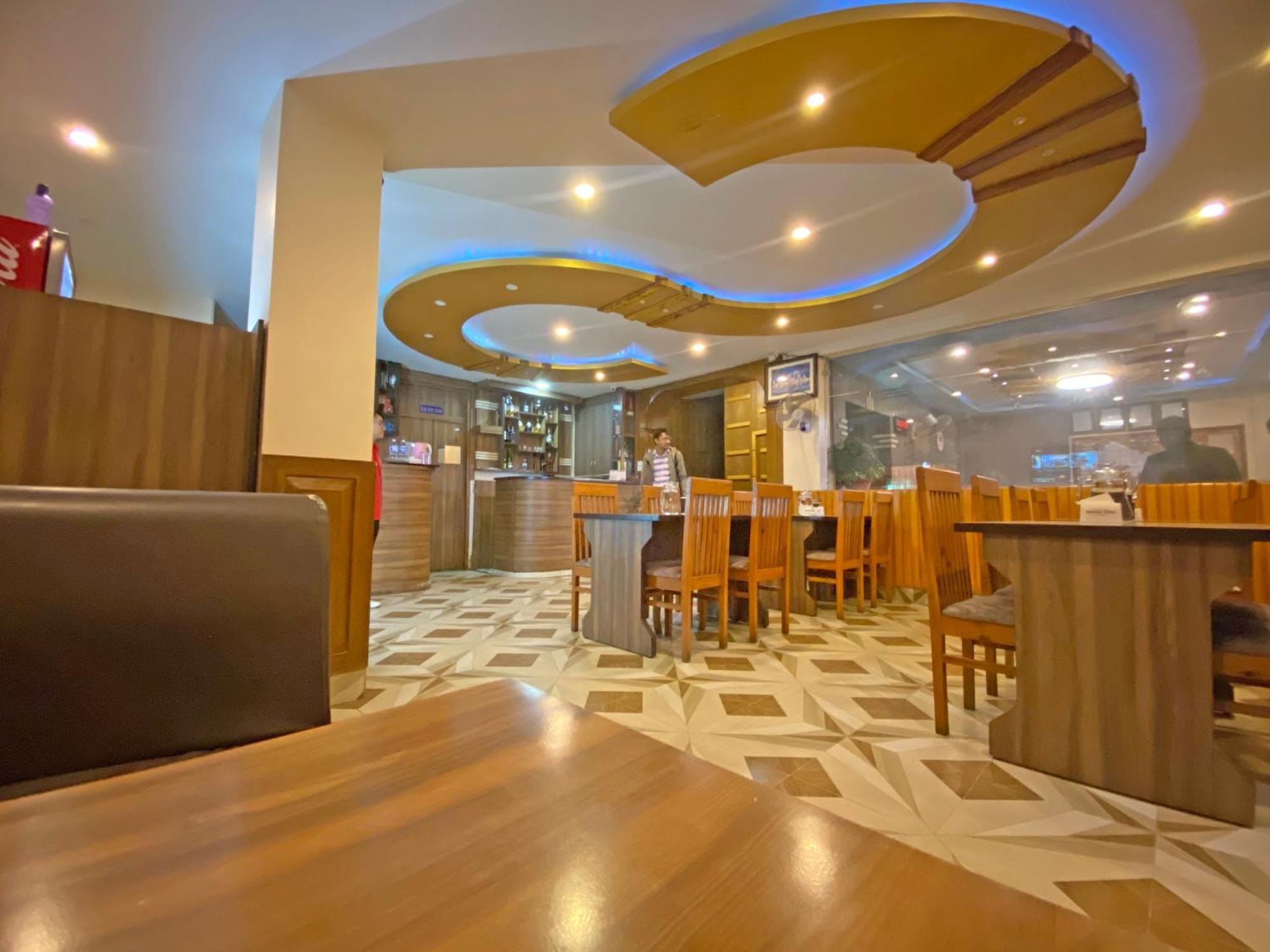 Hotel Airport Holiday Kathmandu Bagian luar foto