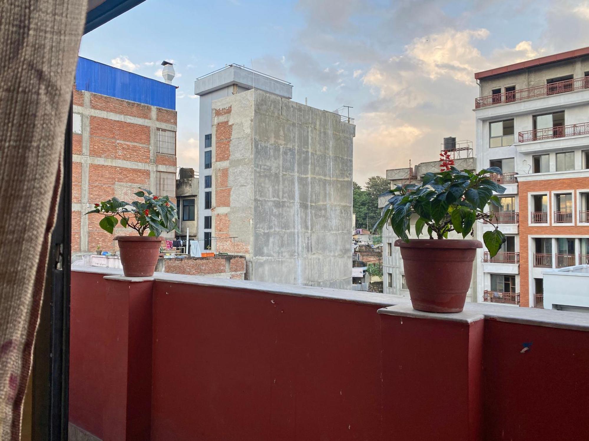 Hotel Airport Holiday Kathmandu Bagian luar foto