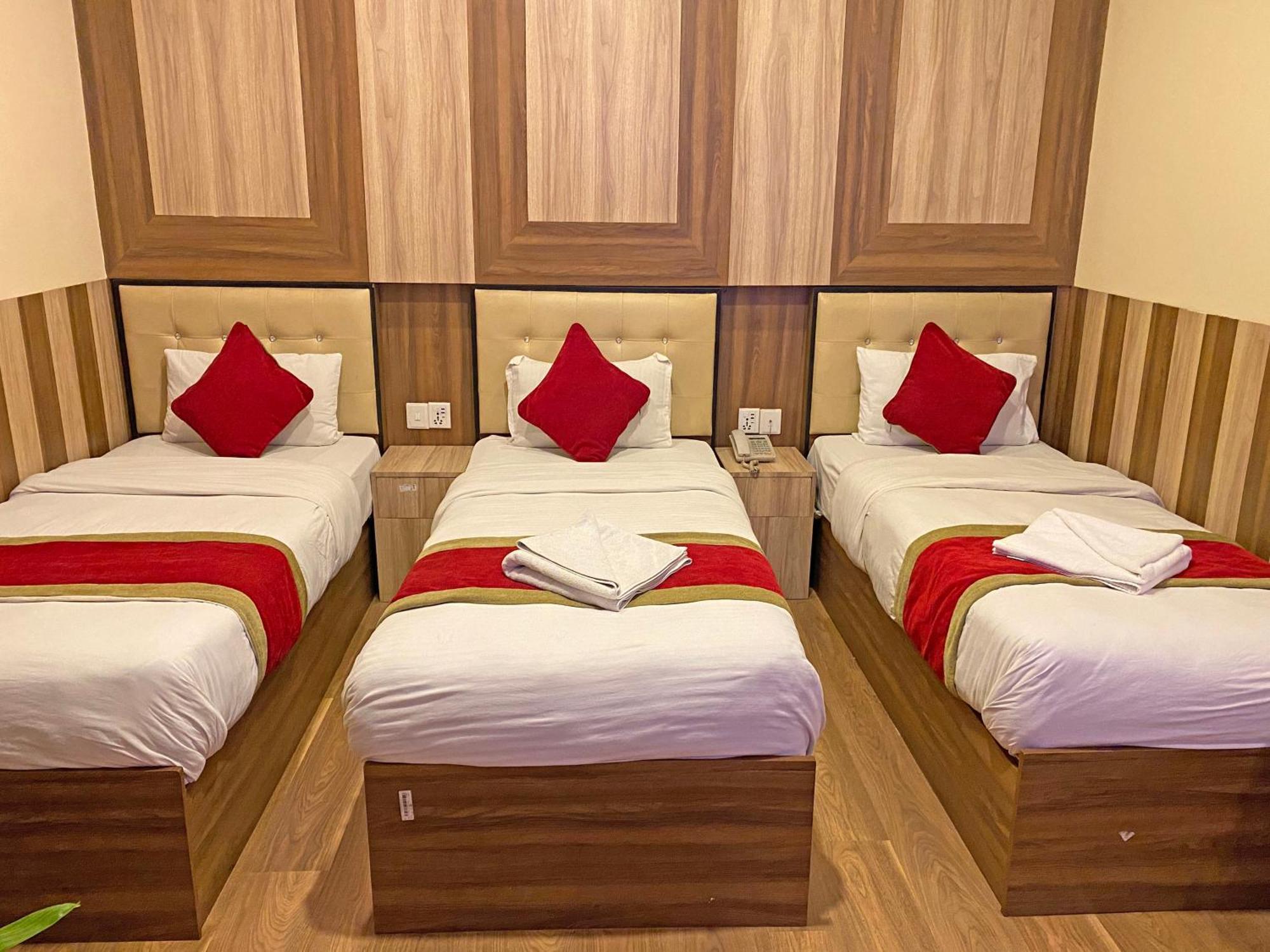 Hotel Airport Holiday Kathmandu Bagian luar foto