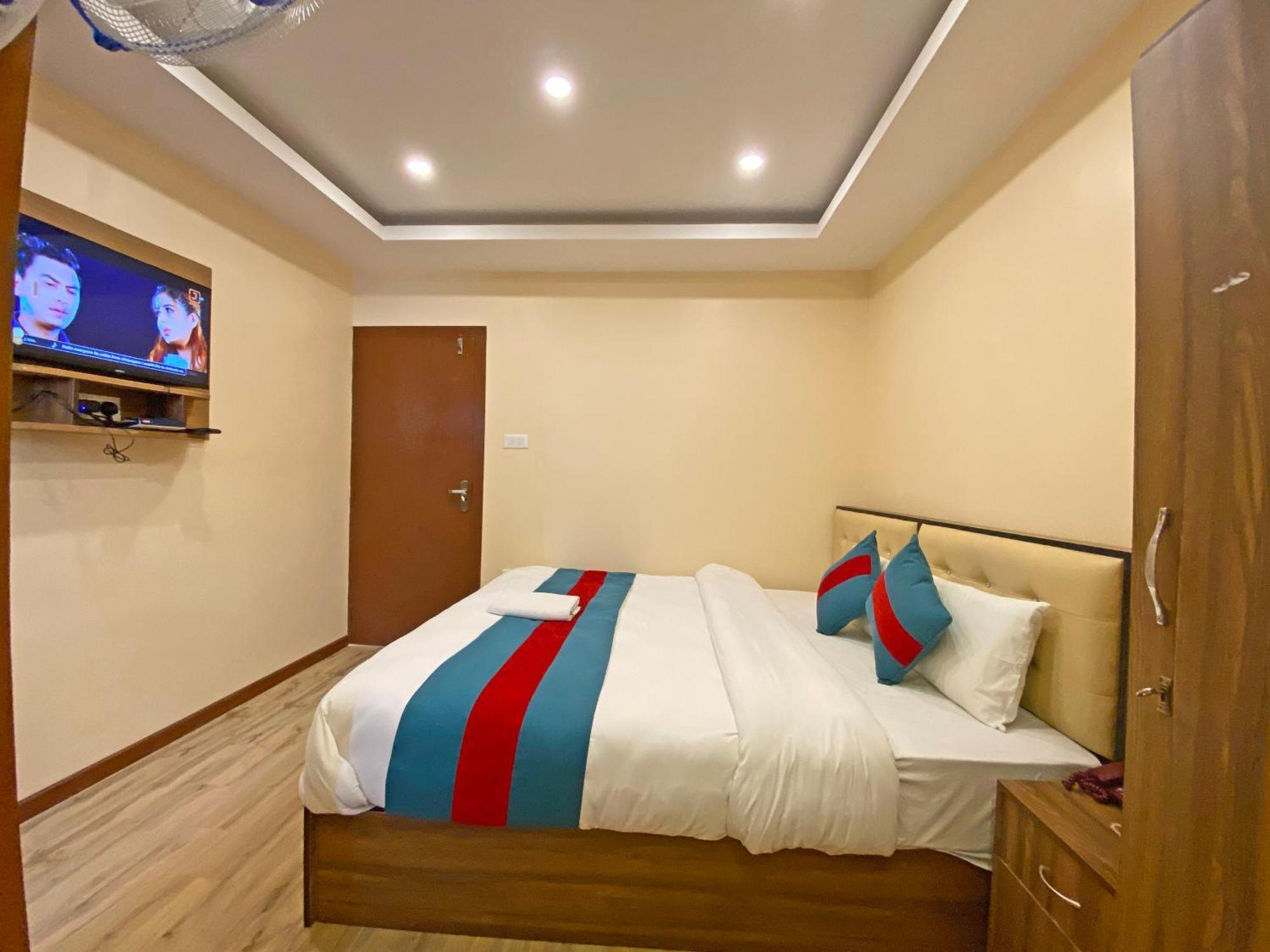 Hotel Airport Holiday Kathmandu Bagian luar foto