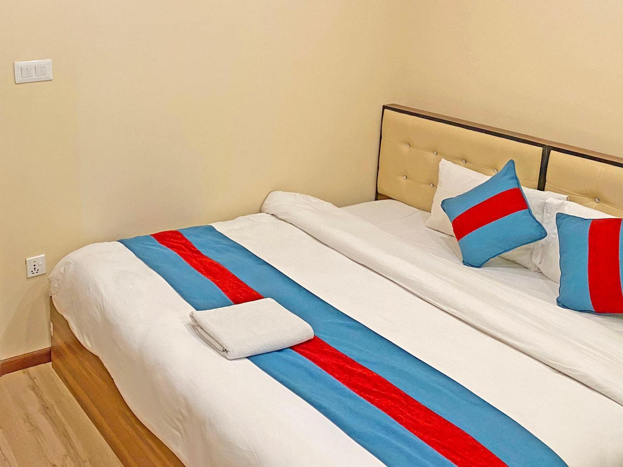 Hotel Airport Holiday Kathmandu Bagian luar foto