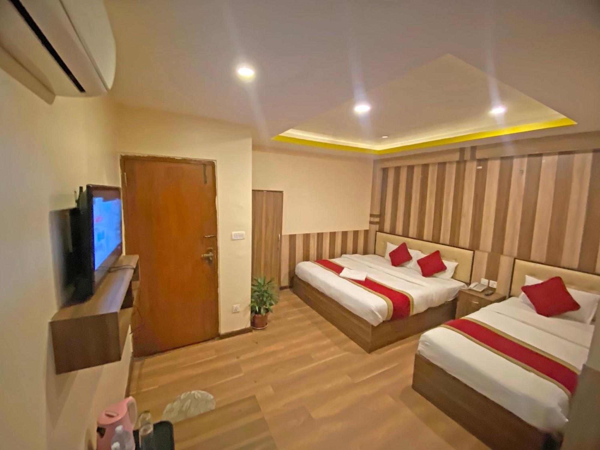 Hotel Airport Holiday Kathmandu Bagian luar foto